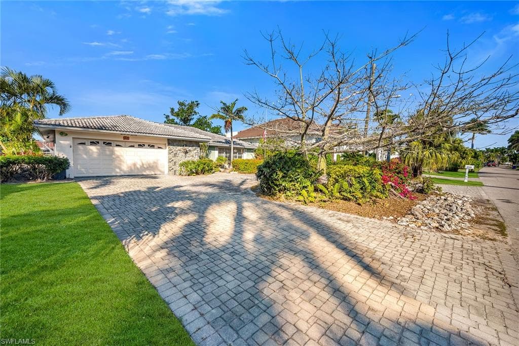 2170 Snook DR, NAPLES FL 34102-9