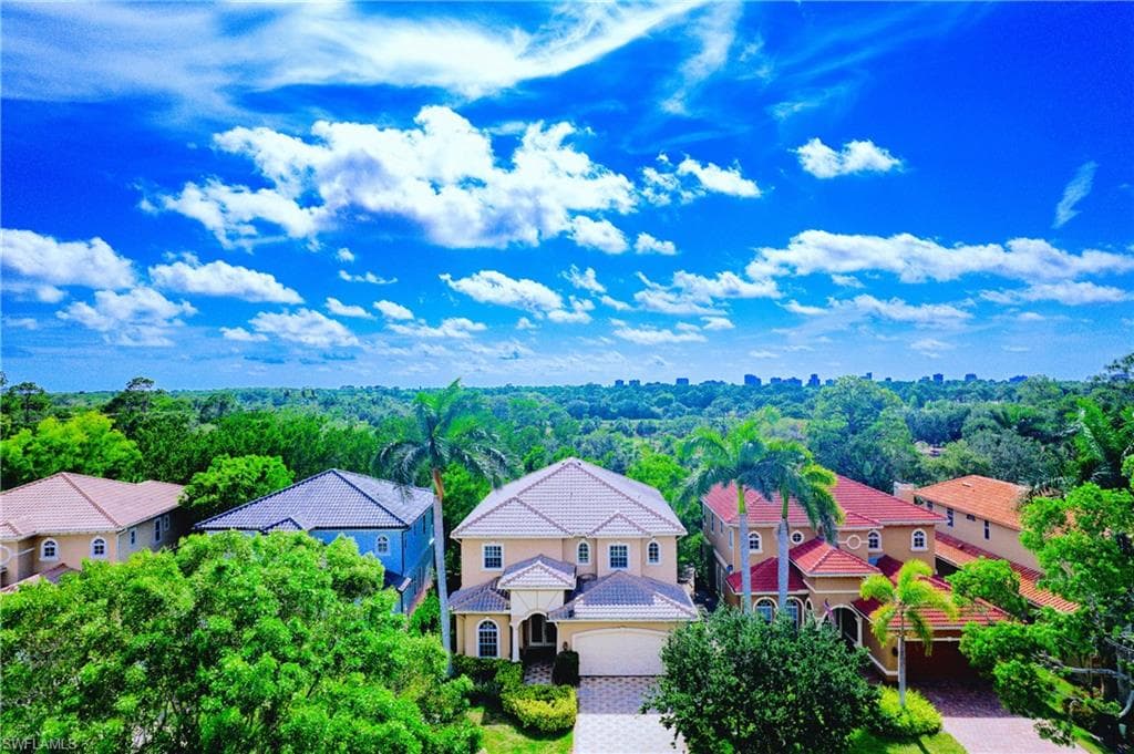 2915 Coco Lakes DR, NAPLES FL 34105-45