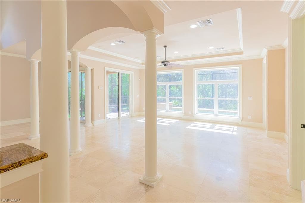 2915 Coco Lakes DR, NAPLES FL 34105-8