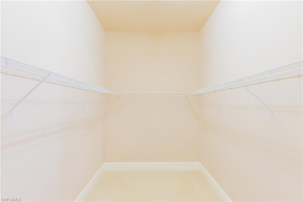 2915 Coco Lakes DR, NAPLES FL 34105-29