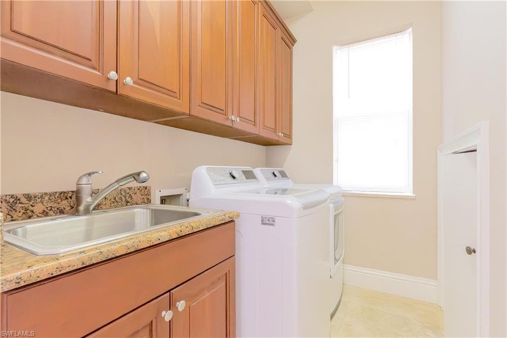 2915 Coco Lakes DR, NAPLES FL 34105-40