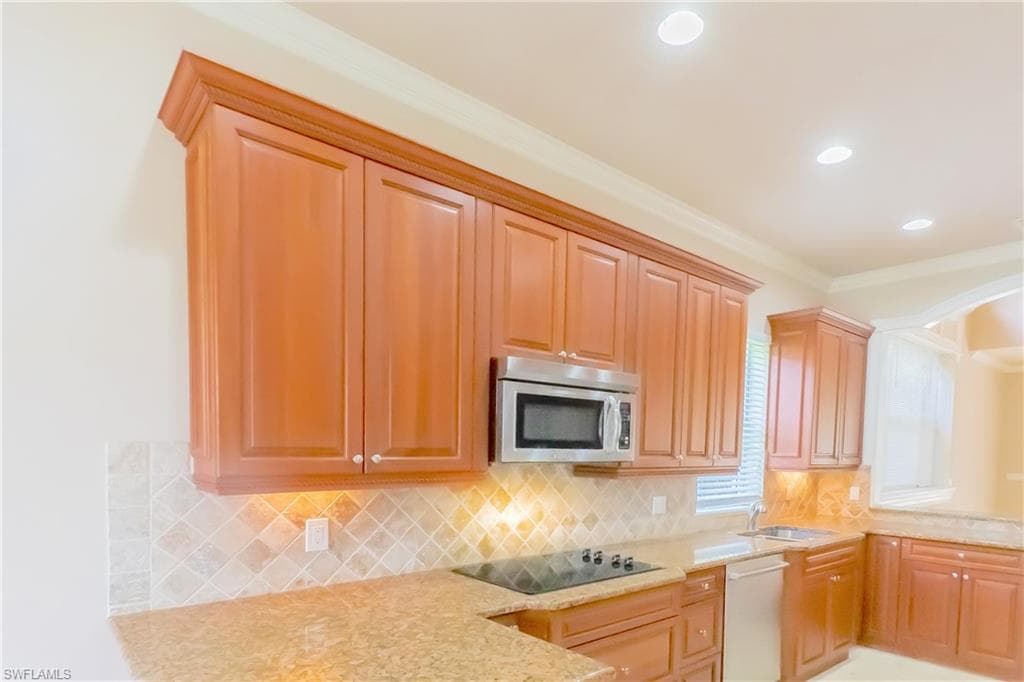 2915 Coco Lakes DR, NAPLES FL 34105-17