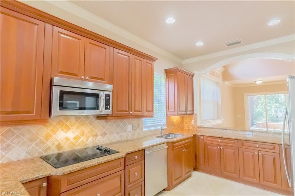 2915 Coco Lakes DR, NAPLES FL 34105-18