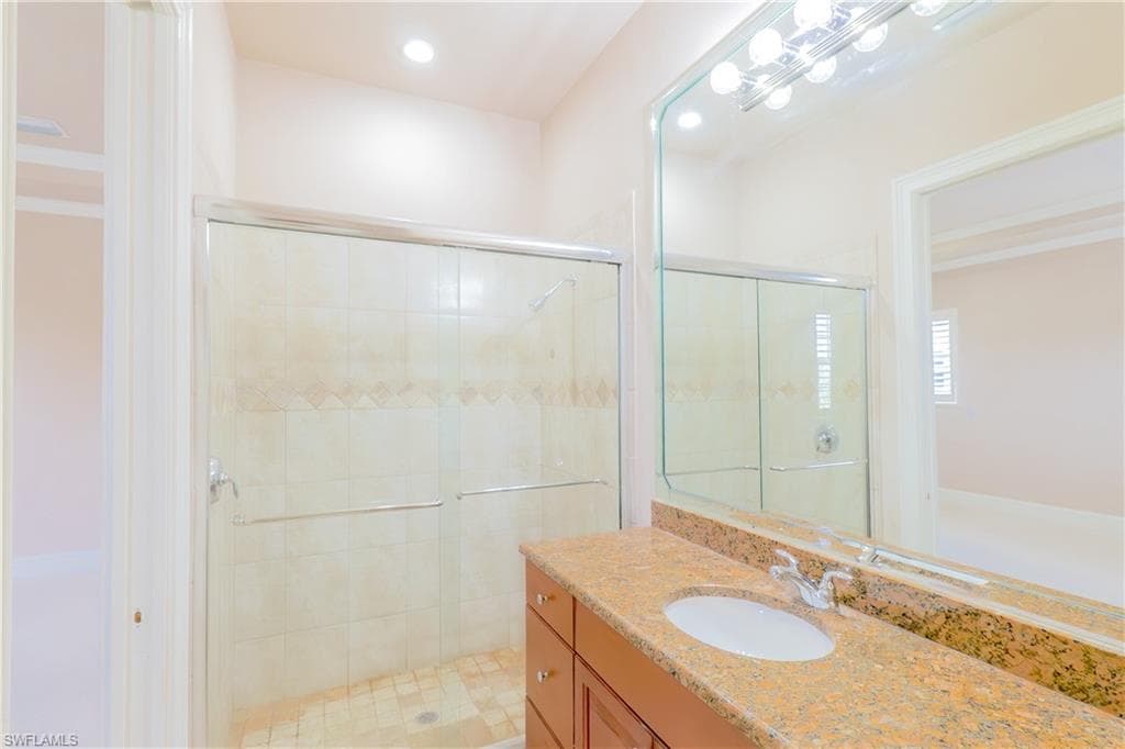 2915 Coco Lakes DR, NAPLES FL 34105-39