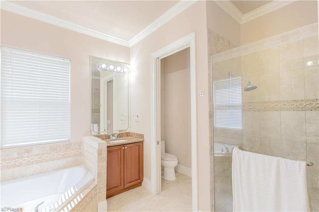 2915 Coco Lakes DR, NAPLES FL 34105-30