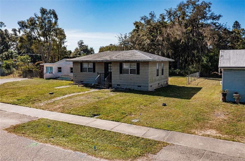 318 Bellair RD, FORT MYERS FL 33905-23