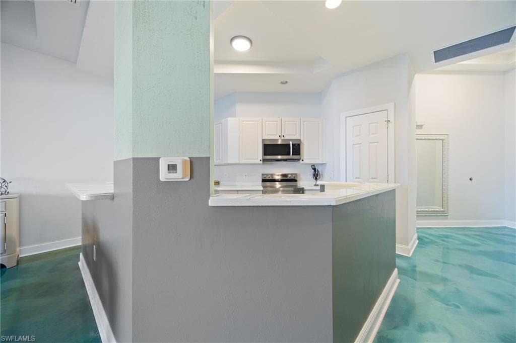 2743 1st ST # 304, FORT MYERS FL 33916-6