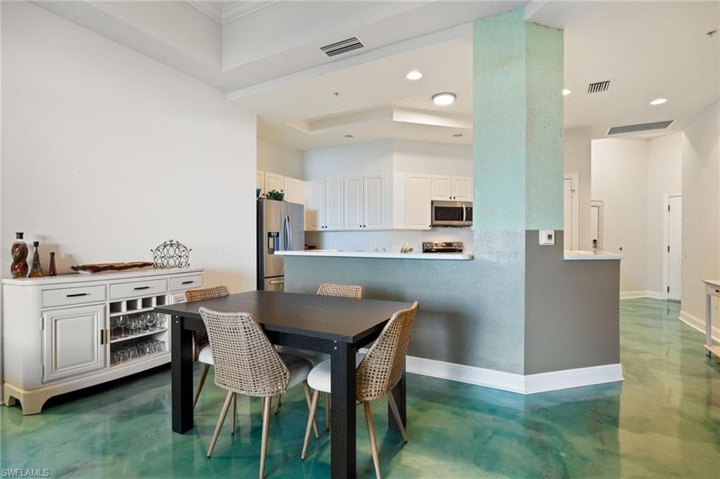 2743 1st ST # 304, FORT MYERS FL 33916-13