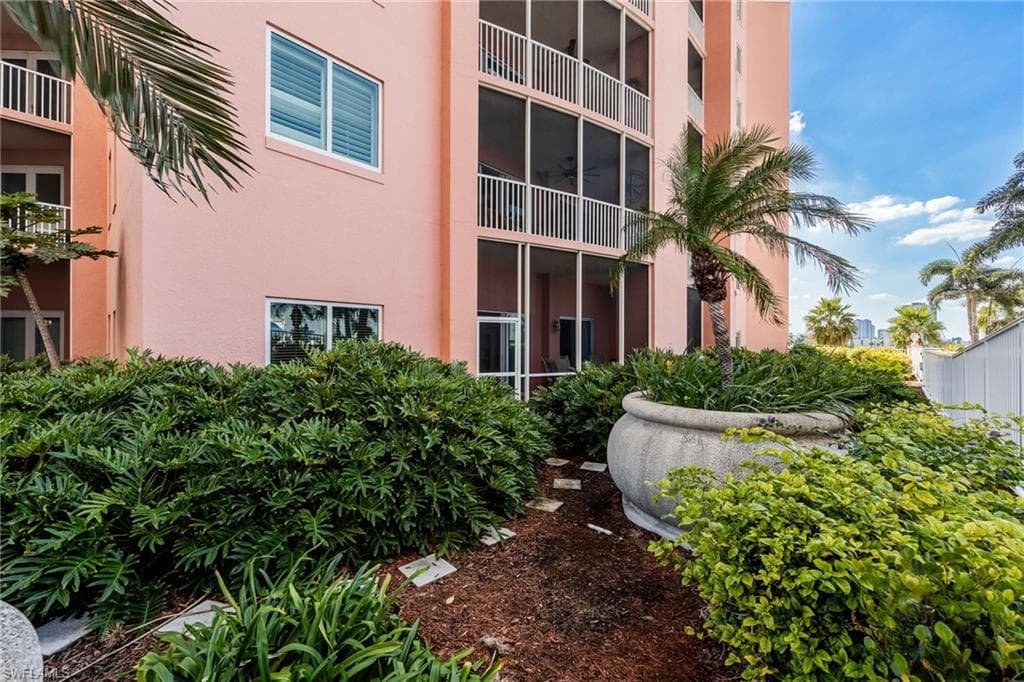 2743 1st ST # 304, FORT MYERS FL 33916-18