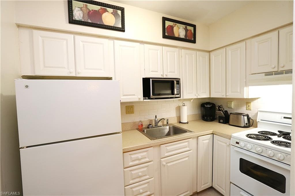 235 Seaview CT # B5, MARCO ISLAND FL 34145-6