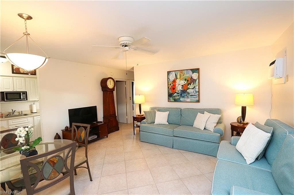 235 Seaview CT # B5, MARCO ISLAND FL 34145-2