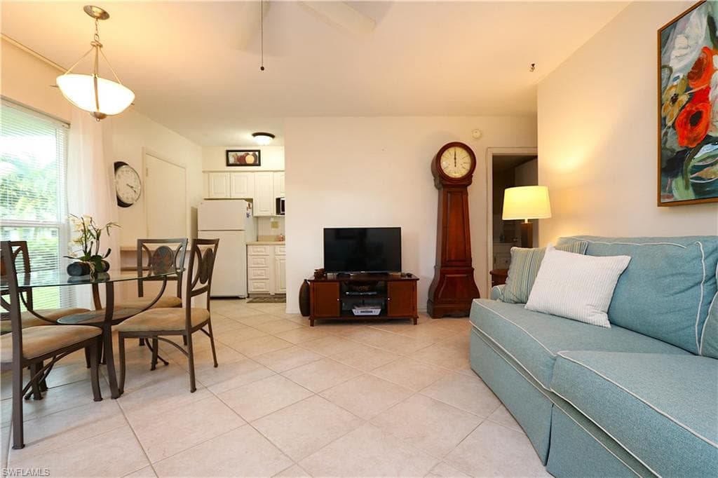 235 Seaview CT # B5, MARCO ISLAND FL 34145-3