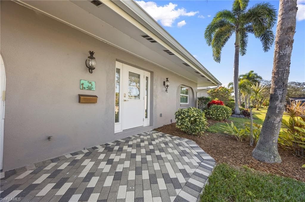 3 Crooked LN # 23, NAPLES FL 34112-22