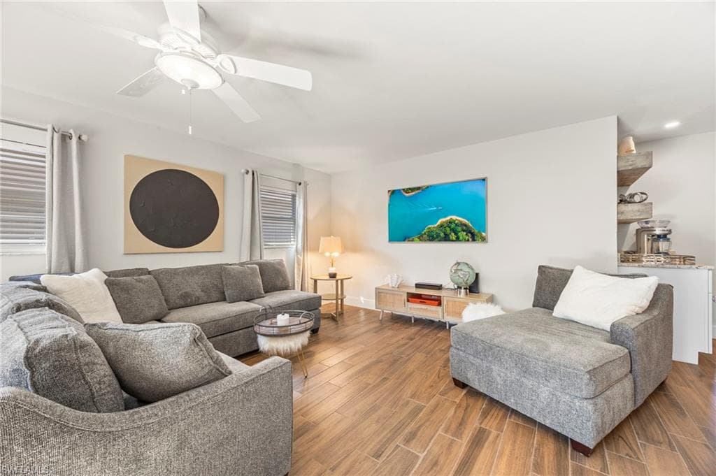 3 Crooked LN # 23, NAPLES FL 34112-8