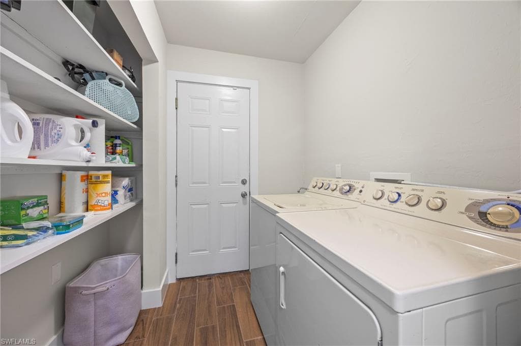 3 Crooked LN # 23, NAPLES FL 34112-23