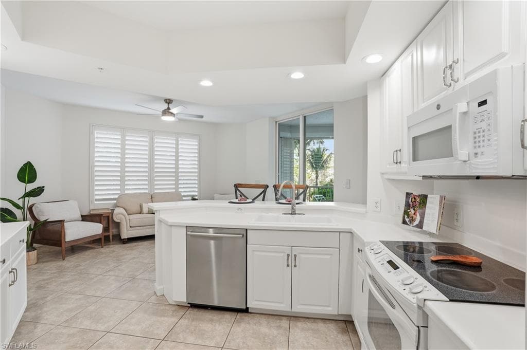 325 Dunes BLVD # 205, NAPLES FL 34110-12