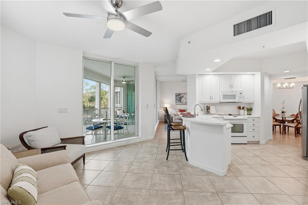 325 Dunes BLVD # 205, NAPLES FL 34110-9