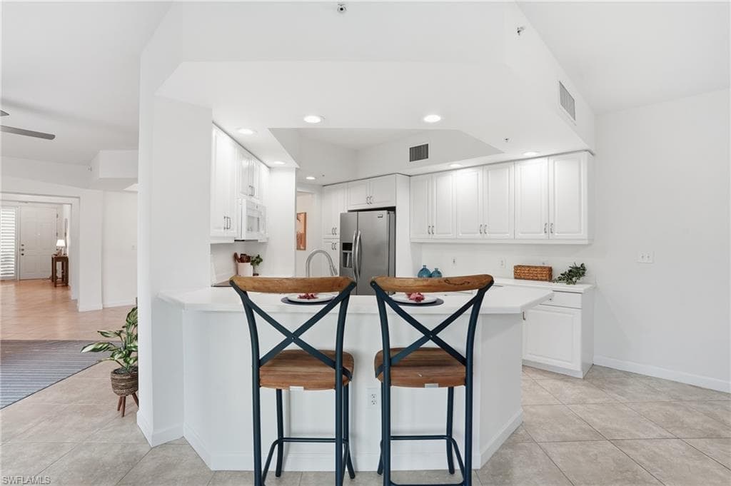 325 Dunes BLVD # 205, NAPLES FL 34110-10