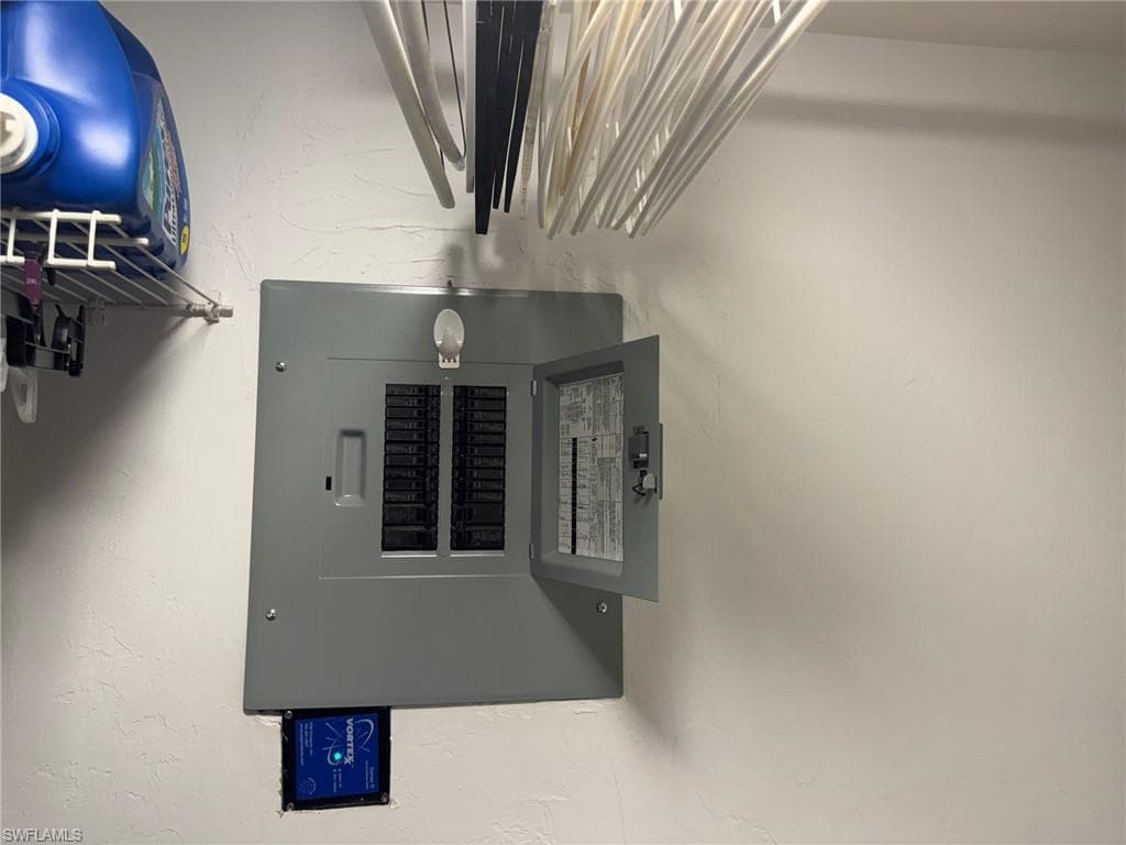 4955 Pepper CIR # B207, NAPLES FL 34113-26