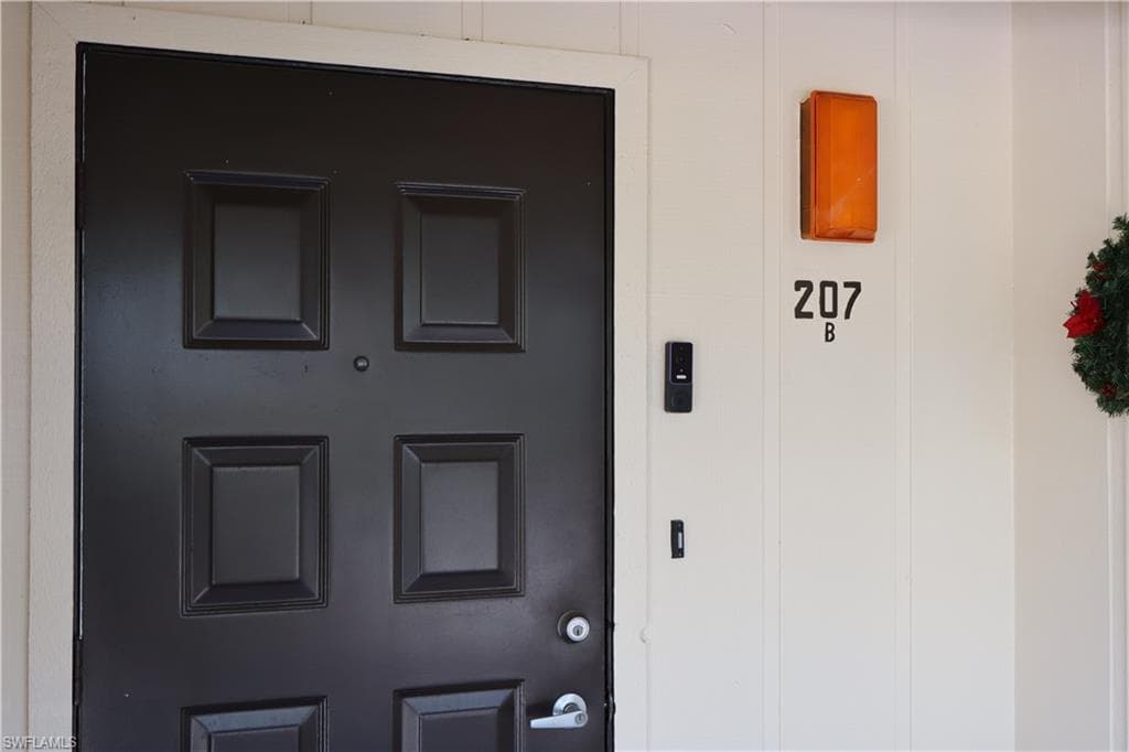 4955 Pepper CIR # B207, NAPLES FL 34113-28