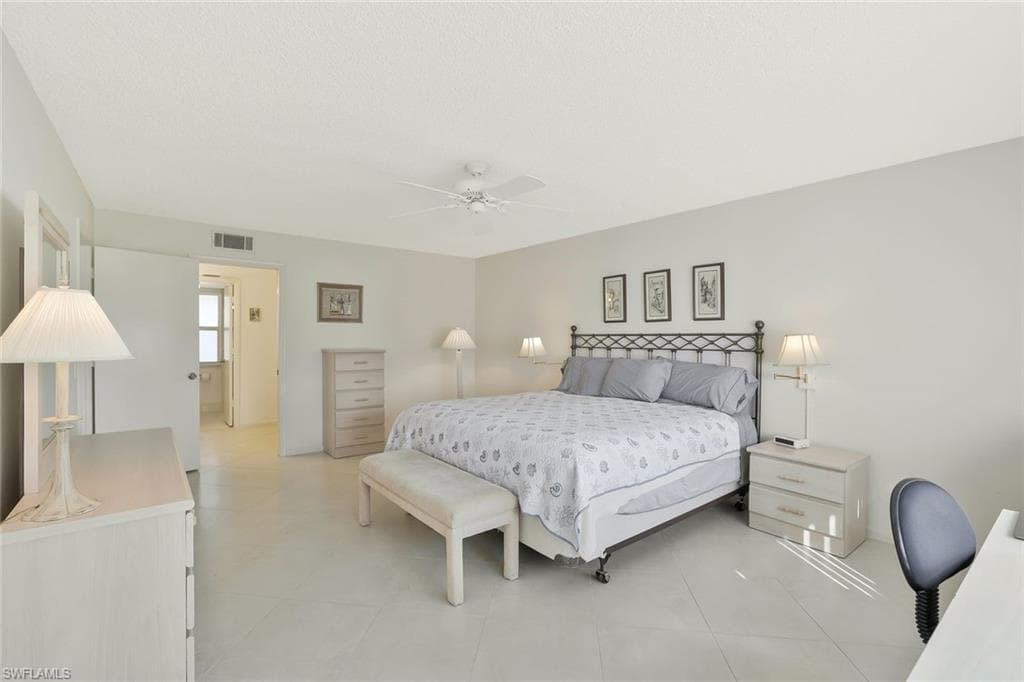 278 Winners CIR # 2672, NAPLES FL 34112-8