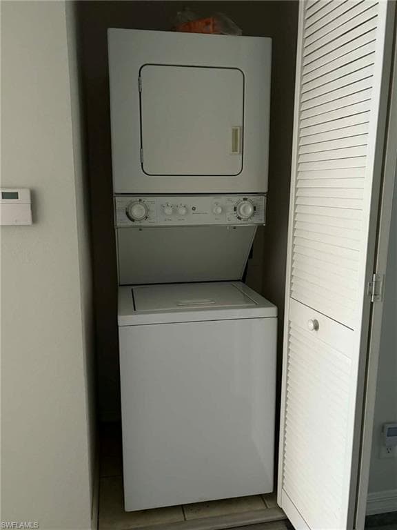 8178 Pacific Beach DR, FORT MYERS FL 33966-16