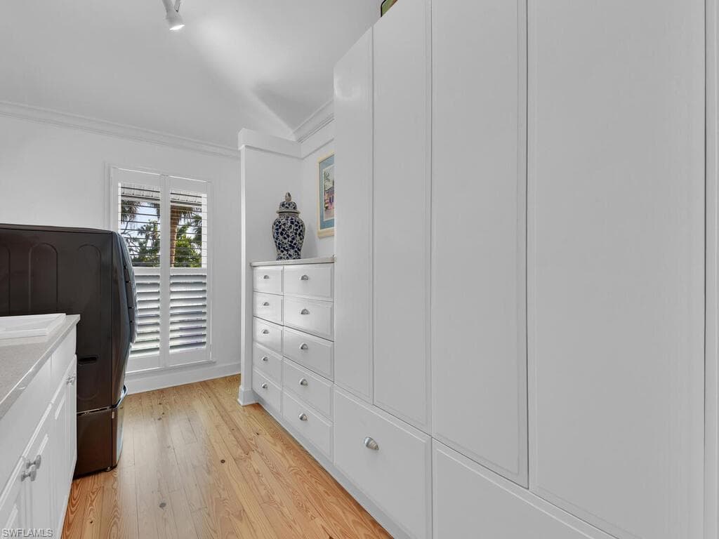 8315 Main ST-33