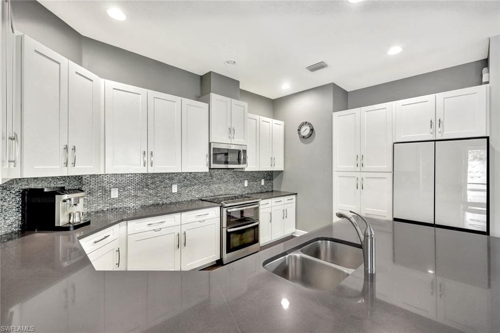 9492 Isla Bella CIR, BONITA SPRINGS FL 34135-10