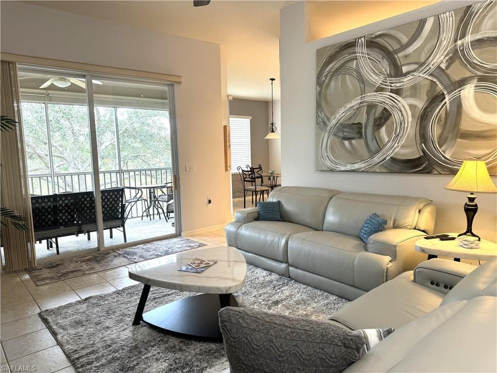 3445 Grand Cypress DR # 202, NAPLES FL 34119-3