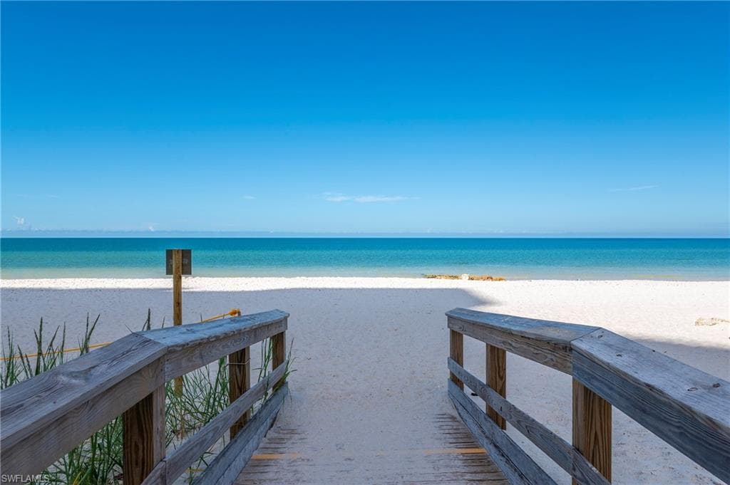 5042 Seahorse AVE, NAPLES FL 34103-45