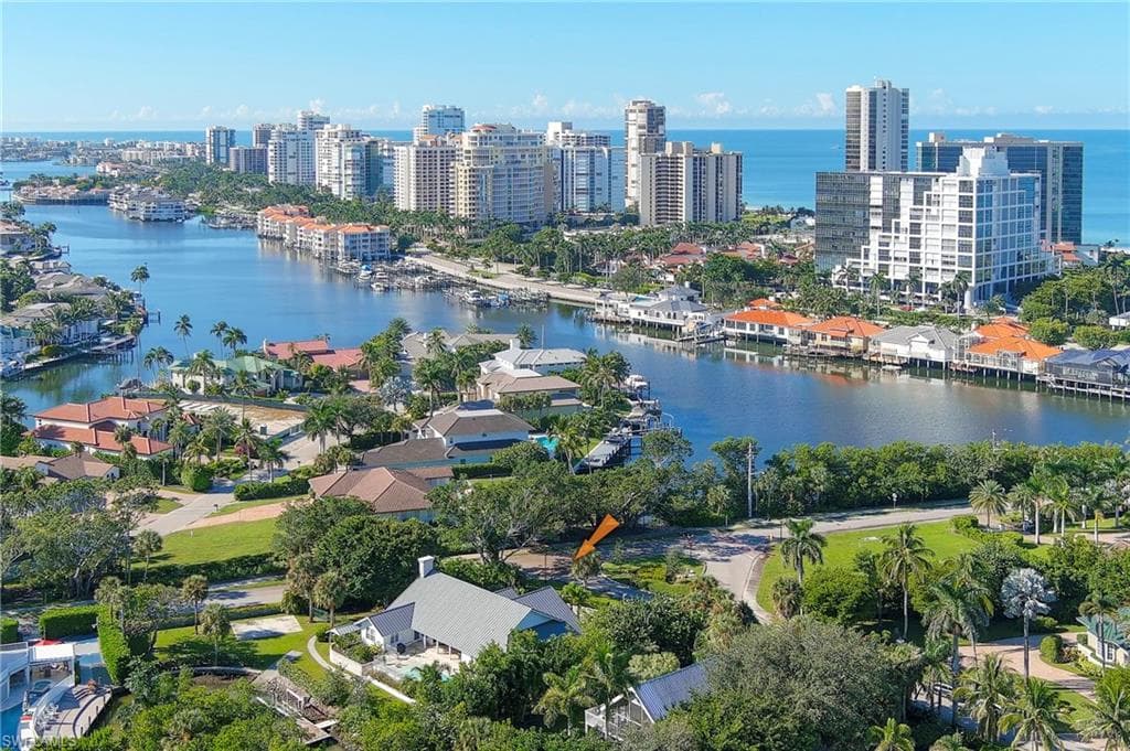 5042 Seahorse AVE, NAPLES FL 34103-6