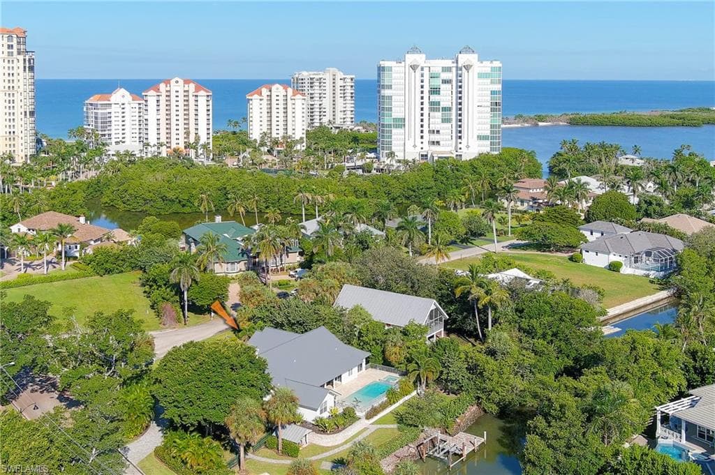 5042 Seahorse AVE, NAPLES FL 34103-4