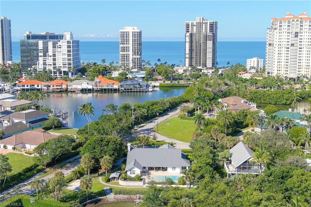 5042 Seahorse AVE, NAPLES FL 34103-8