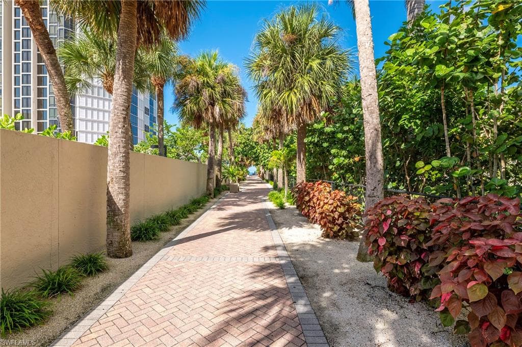 5042 Seahorse AVE, NAPLES FL 34103-44