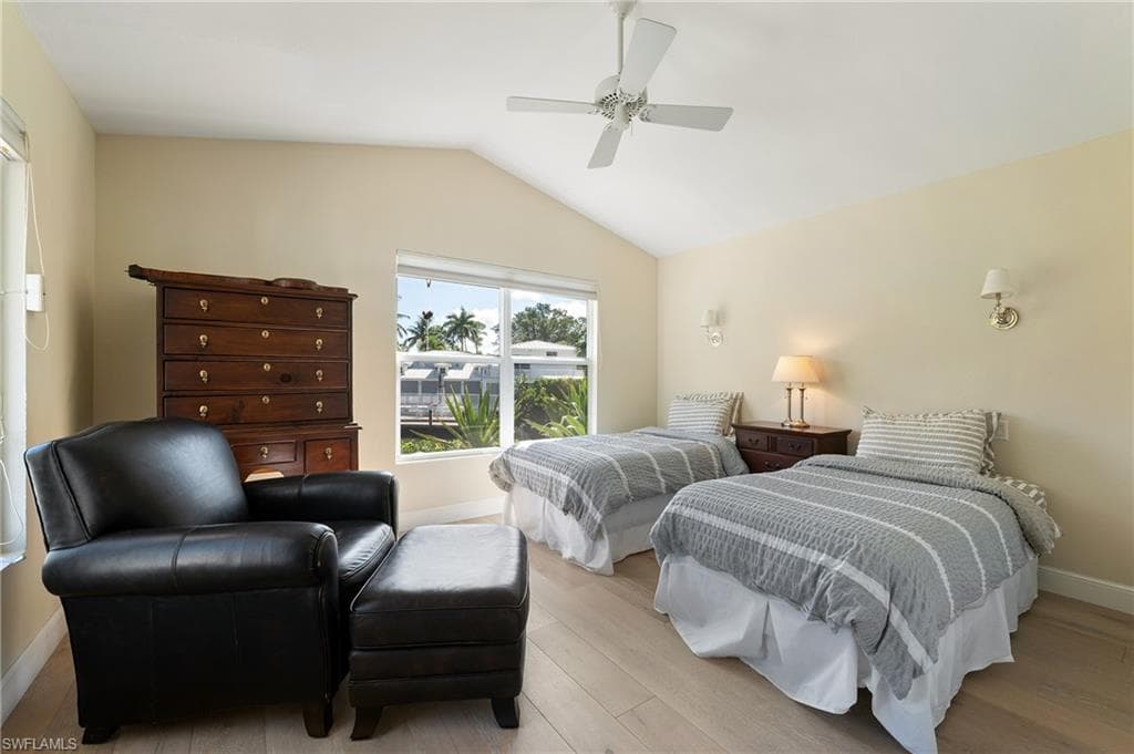 5042 Seahorse AVE, NAPLES FL 34103-38