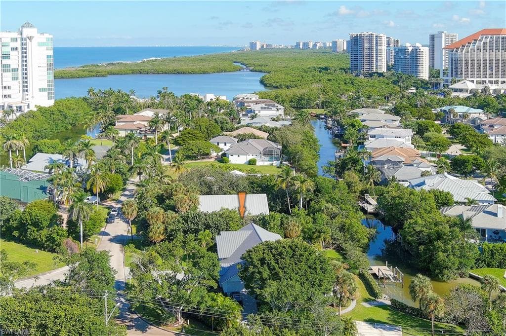 5042 Seahorse AVE, NAPLES FL 34103-3