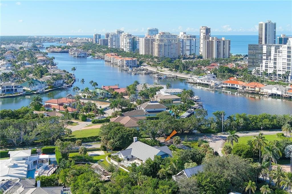 5042 Seahorse AVE, NAPLES FL 34103-7