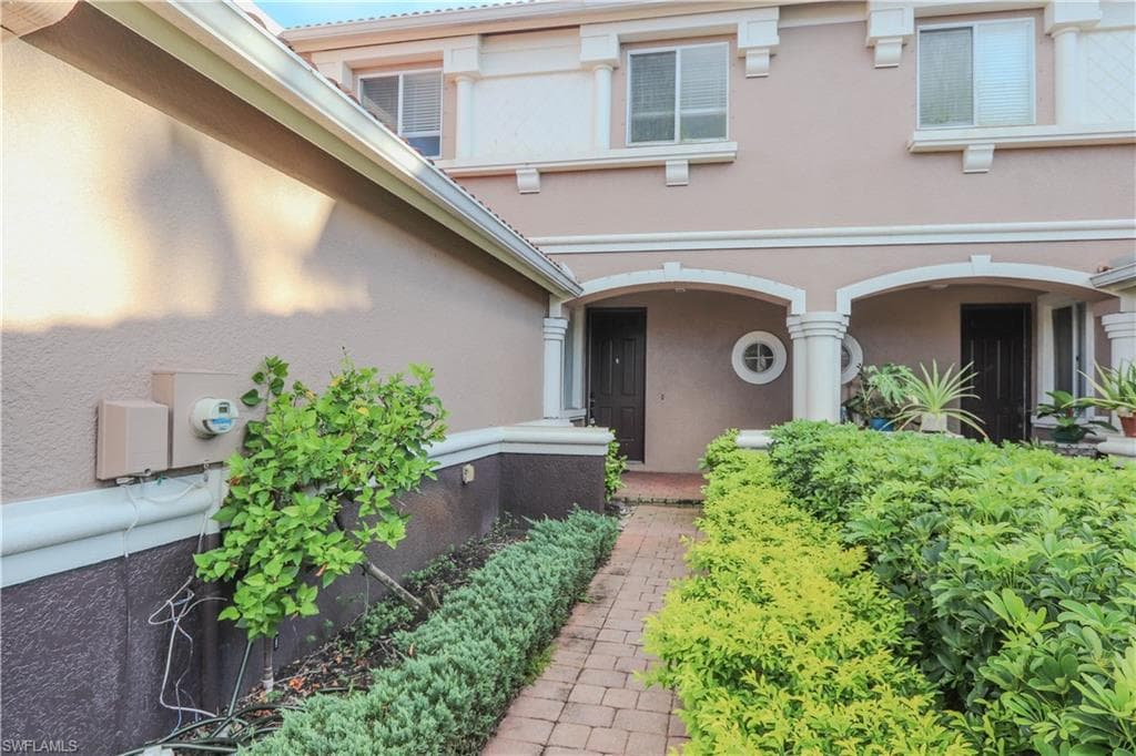 9724 Roundstone CIR, FORT MYERS FL 33967-1