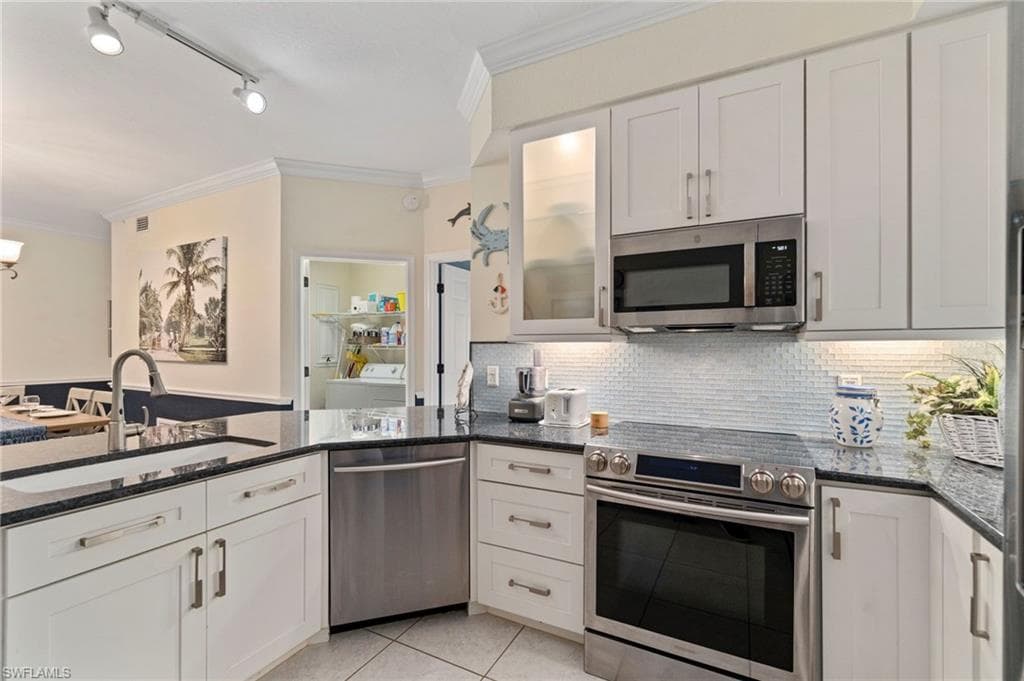 2110 Cay Lagoon DR # 113, NAPLES FL 34109-14