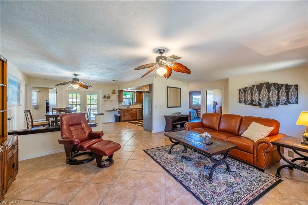1383 Harbor View DR, NORTH FORT MYERS FL 33917-5