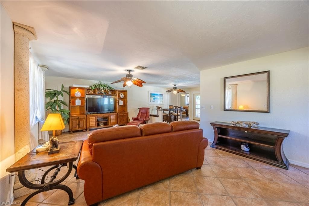 1383 Harbor View DR, NORTH FORT MYERS FL 33917-4