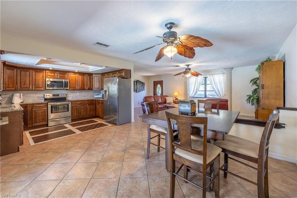 1383 Harbor View DR, NORTH FORT MYERS FL 33917-8