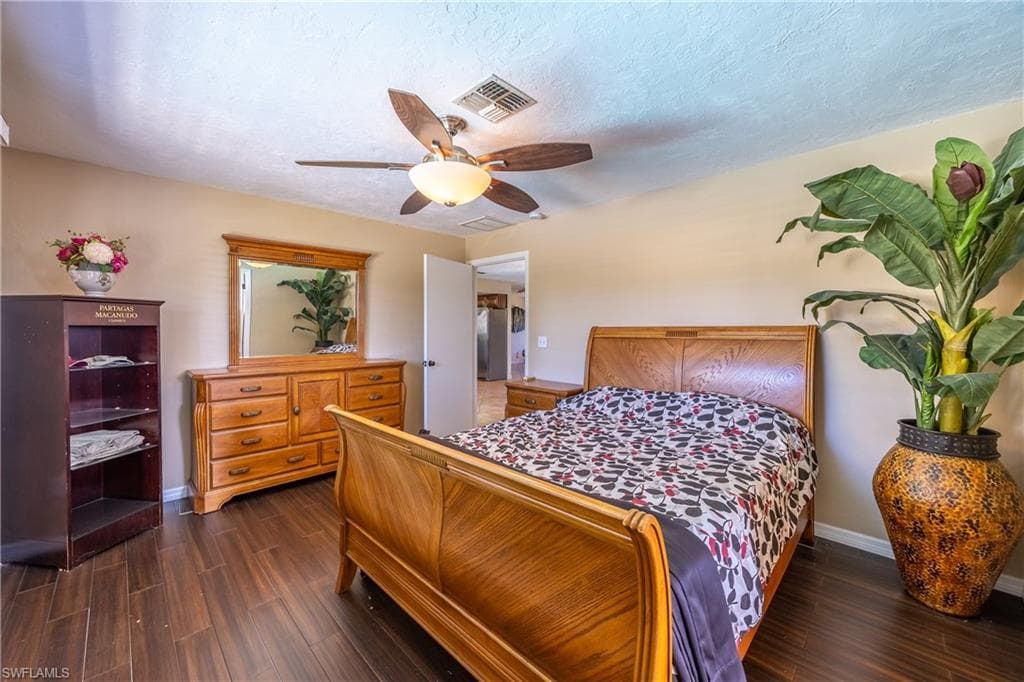 1383 Harbor View DR, NORTH FORT MYERS FL 33917-10