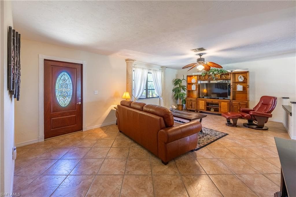 1383 Harbor View DR, NORTH FORT MYERS FL 33917-3