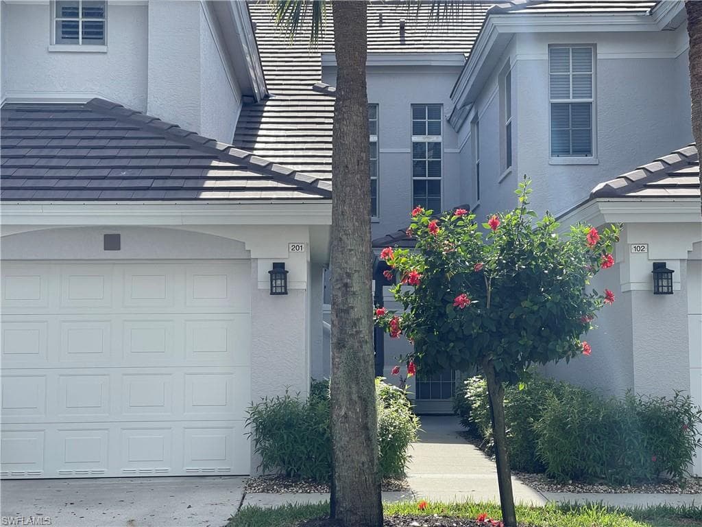 25232 Pelican Creek CIR # 202, BONITA SPRINGS FL 34134-1