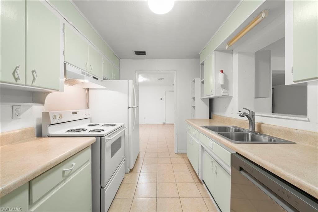 2285 Sunrise BLVD, FORT MYERS FL 33907-13