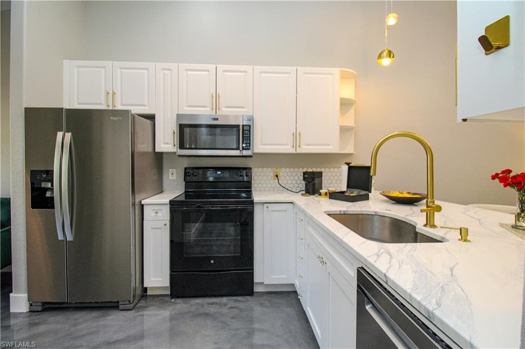 3540 Avion Woods CT # 402, NAPLES FL 34104-5