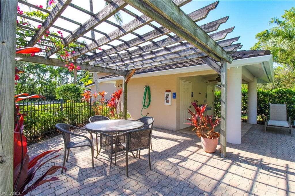 3540 Avion Woods CT # 402, NAPLES FL 34104-45