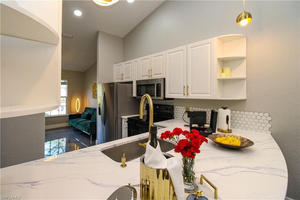 3540 Avion Woods CT # 402, NAPLES FL 34104-9