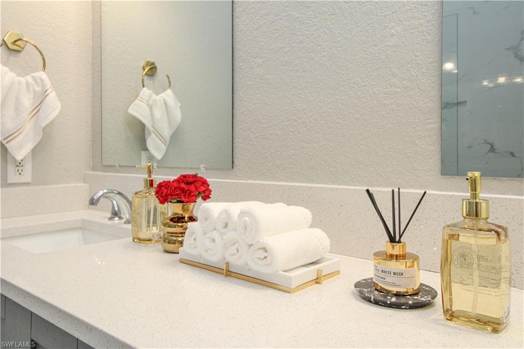 3540 Avion Woods CT # 402, NAPLES FL 34104-30